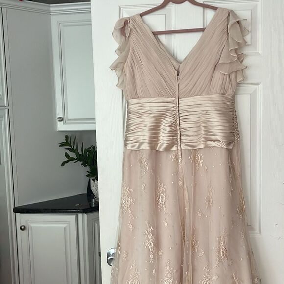 Jovani Evenings Cream Evening Gown with Belt Size 16 - Picture 8 of 11